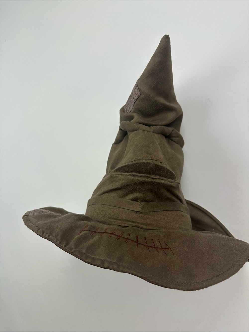 Harry Potter Real Talking Sorting Hat - Picture 2 of 7